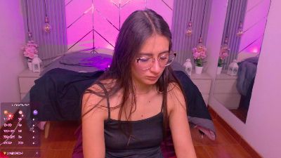 Alessiia_Moore live cam on Cam4