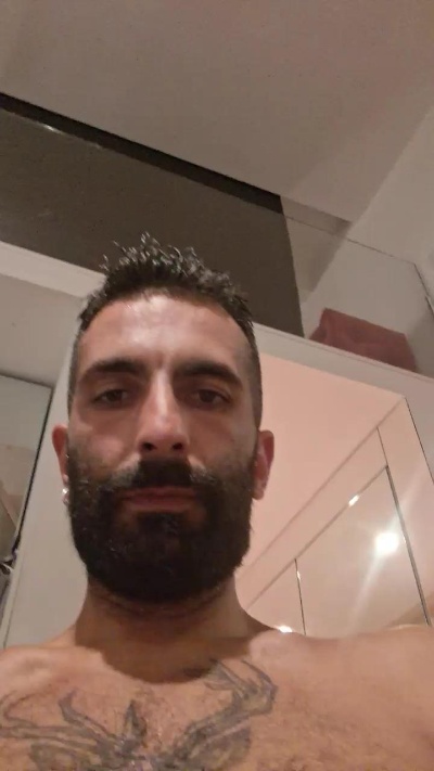 Alessio90italy live cam on Cam4