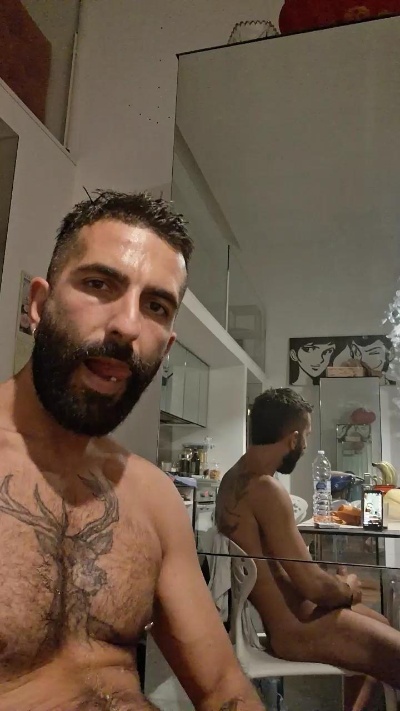 Alessio90italy live cam on Cam4