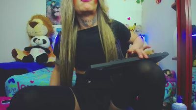 Alexa_RedHard live cam on Cam4