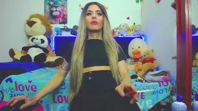 Alexa_RedHard live cam on Cam4