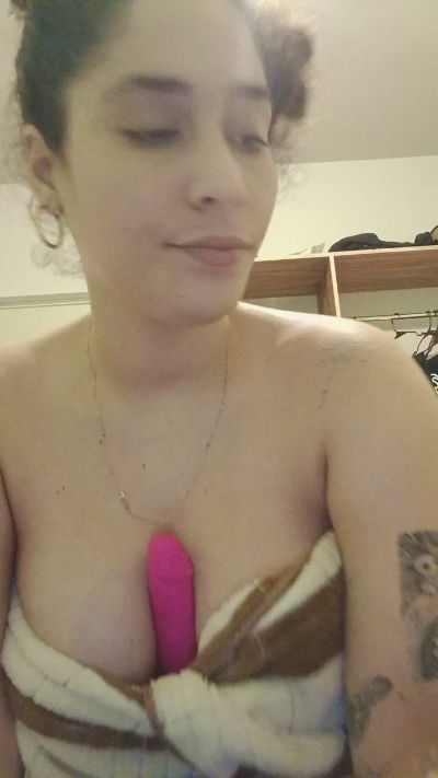 Alexamartinez1 live cam on Cam4