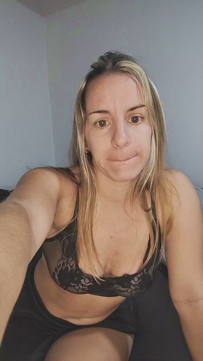 Alexanblond live cam on Cam4