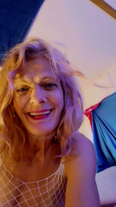 Alexandra1969 live cam on Cam4