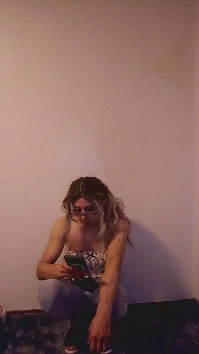 Alexayoungn live cam on Cam4