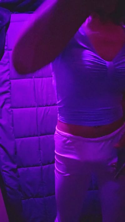 Alexayoungn live cam on Cam4
