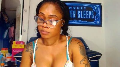 Alexia_Bonett9 live cam on Cam4