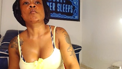 Alexia_Bonett9 live cam on Cam4