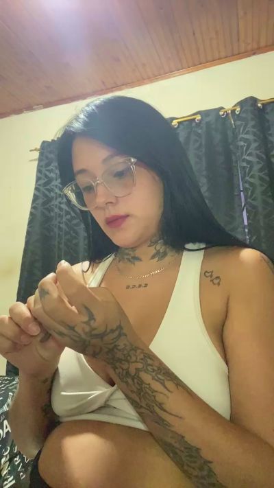 Alexis_benz live cam on Cam4