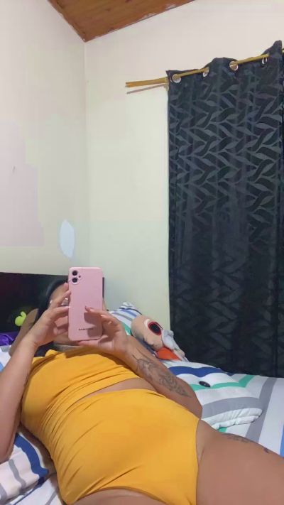Alexis_benz live cam on Cam4