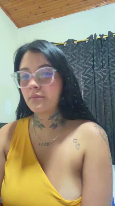 Alexis_benz live cam on Cam4