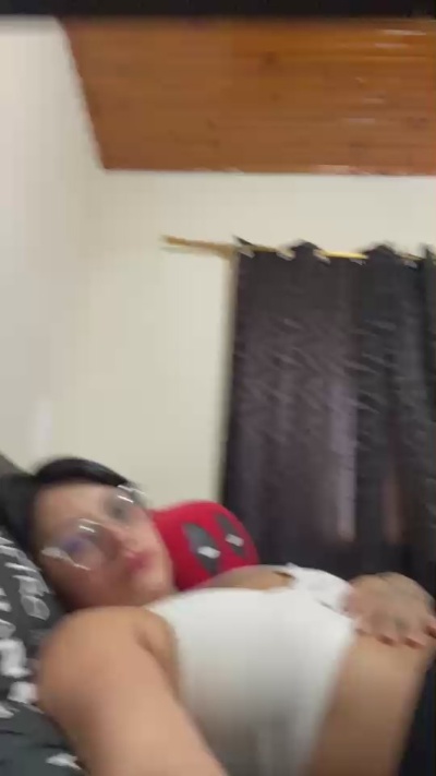 Alexis_benz live cam on Cam4
