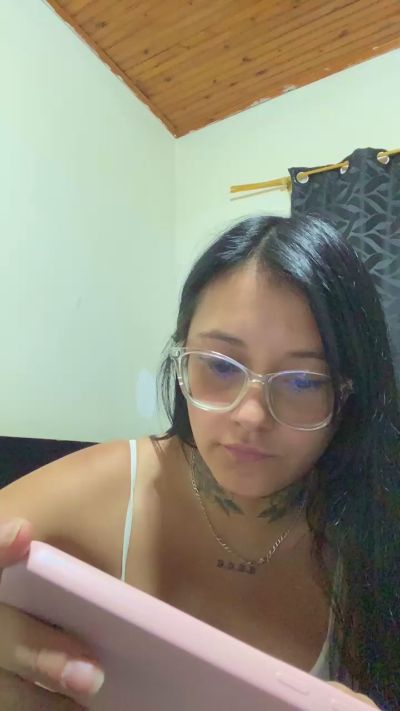 Alexis_benz live cam on Cam4