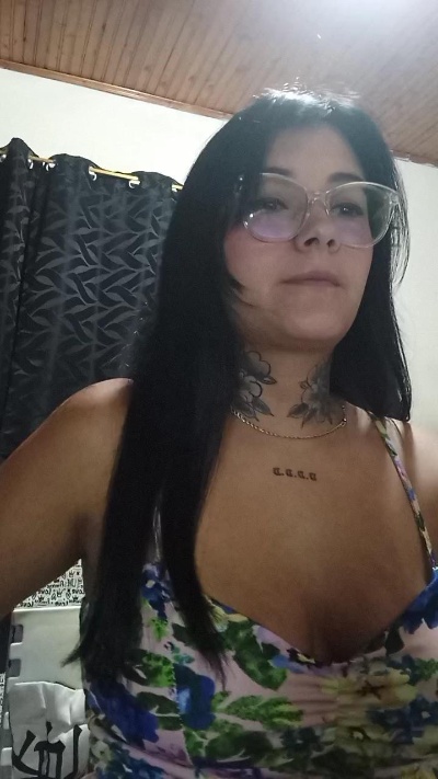 Alexis_benz live cam on Cam4