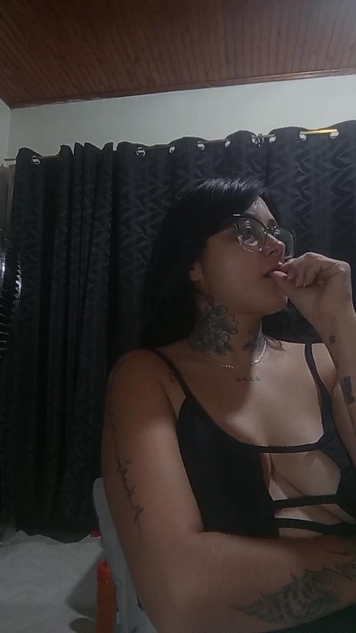 Alexis_benz live cam on Cam4