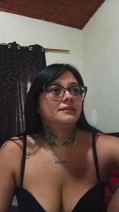Alexis_benz live cam on Cam4