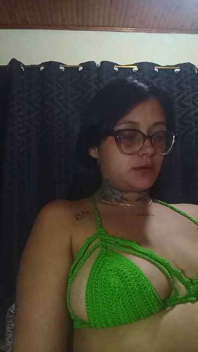 Alexis_benz live cam on Cam4