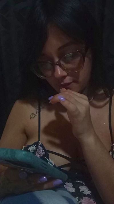 Alexis_benz live cam on Cam4