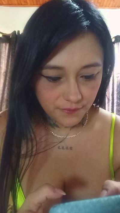 Alexis_benz live cam on Cam4