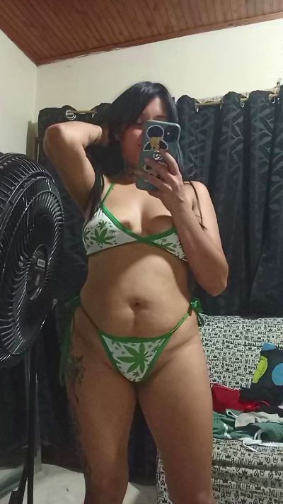 Alexis_benz live cam on Cam4