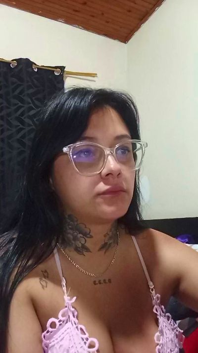 Alexis_benz live cam on Cam4