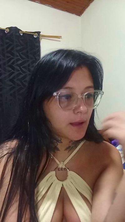 Alexis_benz live cam on Cam4
