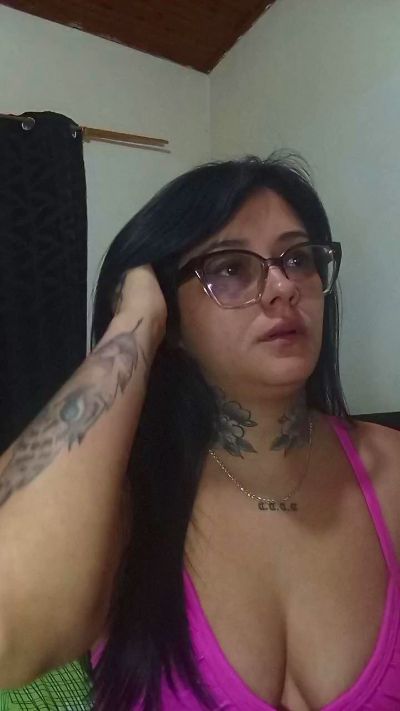 Alexis_benz live cam on Cam4