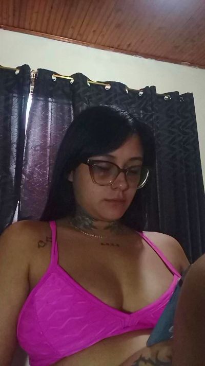 Alexis_benz live cam on Cam4