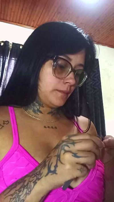 Alexis_benz live cam on Cam4