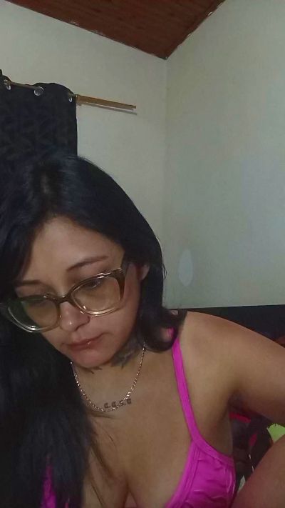 Alexis_benz live cam on Cam4