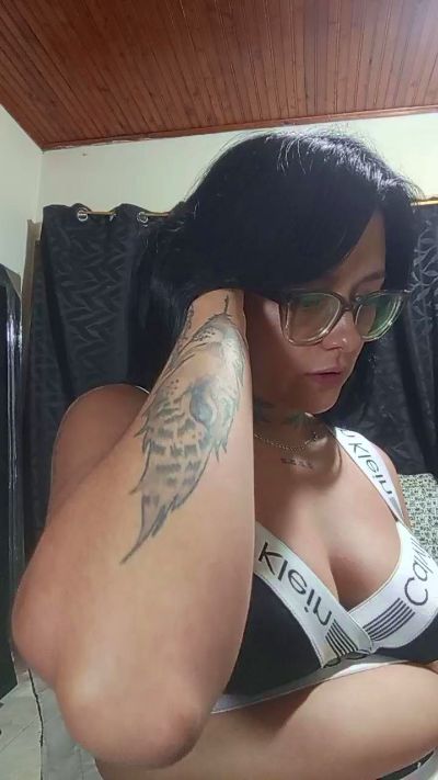 Alexis_benz live cam on Cam4
