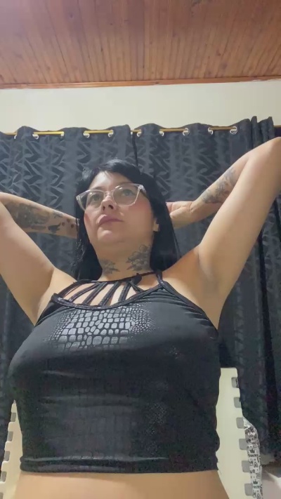 Alexis_benz live cam on Cam4