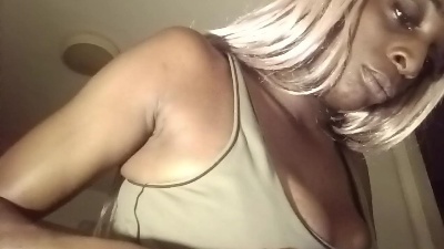 Alexismerton live cam on Cam4