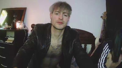 AlfaOrgasmatron live cam on Cam4