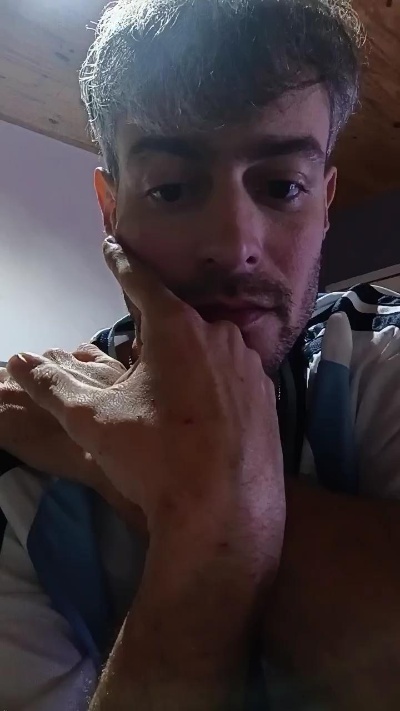 AlfaOrgasmatron live cam on Cam4