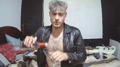 AlfaOrgasmatron live cam on Cam4