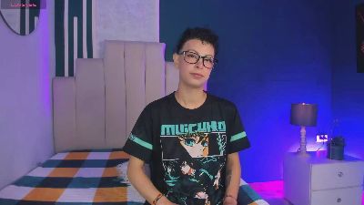 AliceMadnes live cam on Cam4