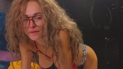 AliceWorthing live cam on Cam4