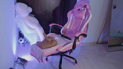 Alicesimpson1 live cam on Cam4
