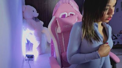 Alicesimpson1 live cam on Cam4