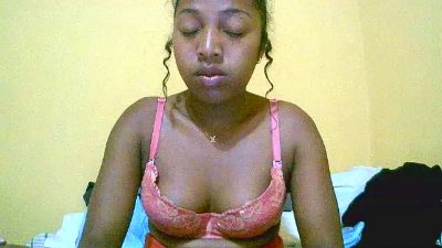 Aliciana_21 live cam on Cam4