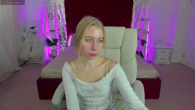 Alina__Blonde live cam on Cam4