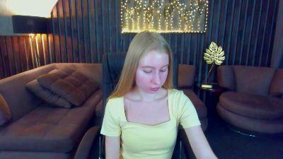 Alina__Blonde live cam on Cam4