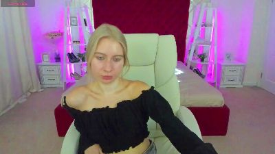 Alina__Blonde live cam on Cam4