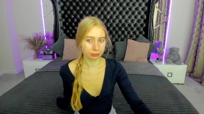 Alina__Blonde live cam on Cam4
