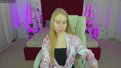 Alina__Blonde live cam on Cam4