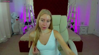 Alina__Blonde live cam on Cam4