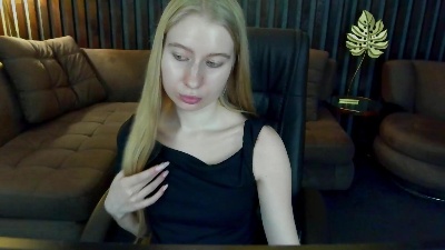 Alina__Blonde live cam on Cam4