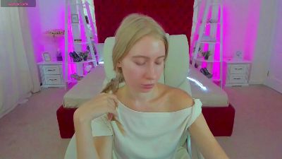 Alina__Blonde live cam on Cam4