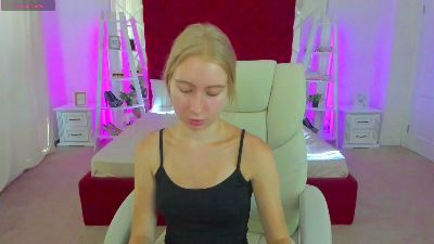 Alina__Blonde live cam on Cam4